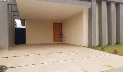 Casa Venda em Cond. com 3 Dormitórios, 1 Suíte master,  e quintal Amplo.