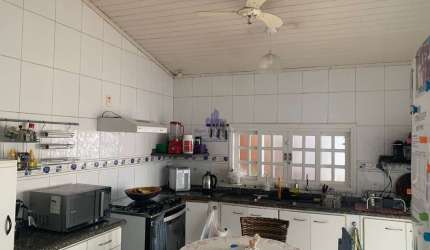 Imperdível oportunidade: Casa para Venda ou Locação na Vila São José em Taubaté-SP - 2 quartos, 1 suíte, 2 salas, 3 banheiros, 2 vagas de garagem, 200m²!