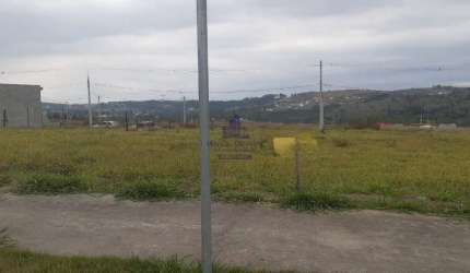 Terreno com 300m² a venda em condomínio.