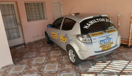 Casa com 3 quartos à venda na Vila São José, Taubaté , 300 m2 por R$ 340.000