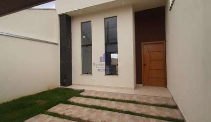 Casa venda no Continental com dois quartos e uma suite e quintal grande.