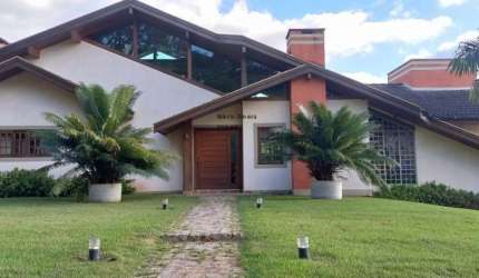 Casa com pomar no Condomínio Chácaras Cataguá