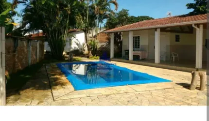 Casa ampla no Centro de Tremembé, comercial ou residencial!