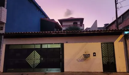 Excelente Sobrado à venda, com 400 metros de área construida, 3 dormitóris, 1 suíte, 5 vagas - Cida