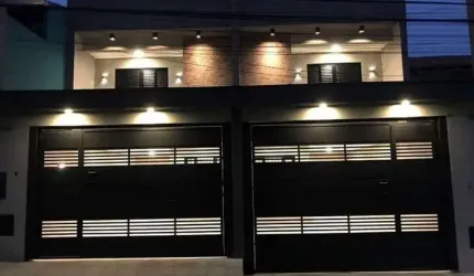 Sobrado Recém-Edificado de Esplendor com 170m², com 3 suítes e 3 vagas de garagem na região do Parq