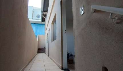 Casa para alugar com salão embaixo + terraço - Ótimo para morar e montar seu negócio!! Continental