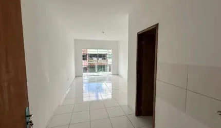 Sala Comercial Reformada com Varanda no Presidente Dutra – Ideal para Profissionais e Empresas!