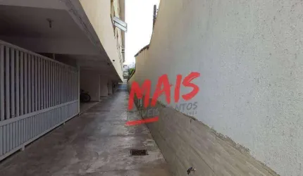 Sobrado com 2 dormitórios (2 suítes) e 2 garagens.