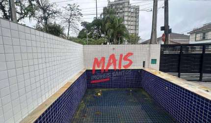 Sobrado com piscina e churrasqueira, novo!