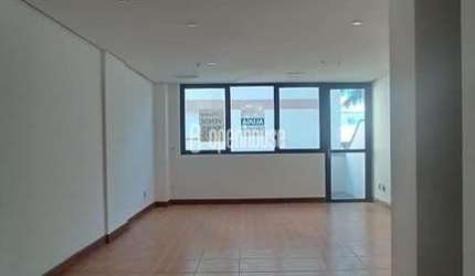 Sala Comercial de 45m² com 2 Vagas de Garagem Cobertas