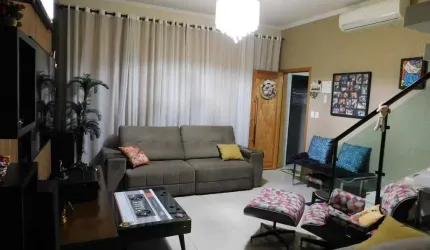 VENDA | SOBRADO 3 DORMITÓRIOS | 1 SUÍTE | 2 VAGAS | 230 m² | CIDADE NÁUTICA