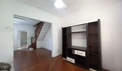 SOBRADO 2 DORMITÓRIOS 2 BANHEIROS COPA E QUINTAL 120 m² VILA MATHIAS