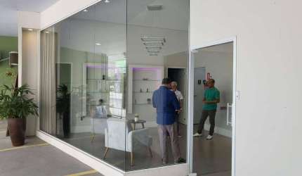 PONTO COMERCIAL PARA CLÍNICA DE ESTÉTICA E SALÃO DE BELEZA MOBILIADO