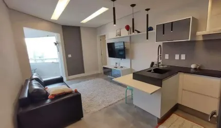 FLAT 2 SUÍTES, DECORADO, VARANDA COM VIDROS E VISTA MAR !!!