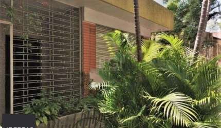 Casa de 3 dormitórios  4 vagas amplo terreno - Menino Deus