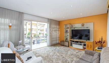 Casa no Jardim Planalto de 3 dormitórios pátio com piscina