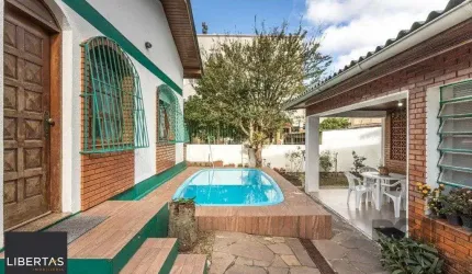 Casa no bairro Vila Ipiranga de 3 dormitórios e 3 vagas