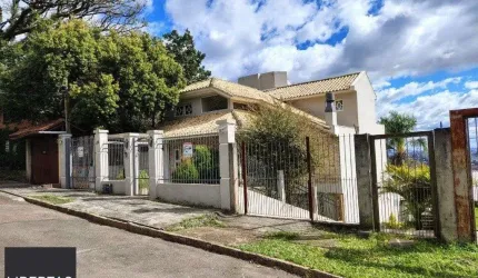 Casa sobrado com 300m² na Vila Nova de 3 dormitórios e 4 vagas