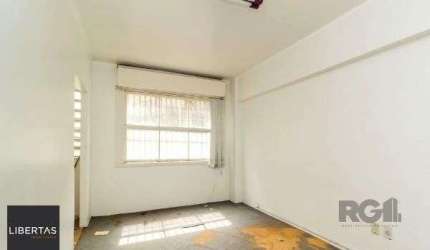 Apartamento de 1 dormitório, Centro Histórico desocupado