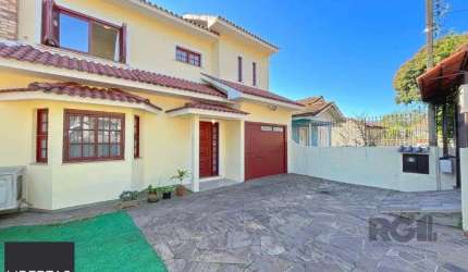 Casa de 3 dormitórios no bairro Cavalhada