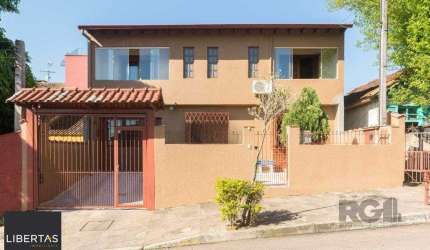 Casa de 4 quartos com 265m², no bairro Cavalhada