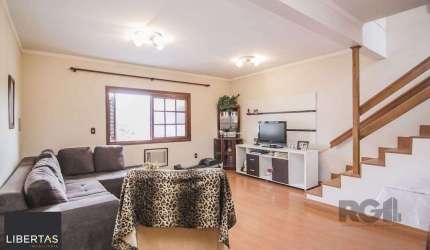Casa de 2 dormitórios, no bairro Partenon