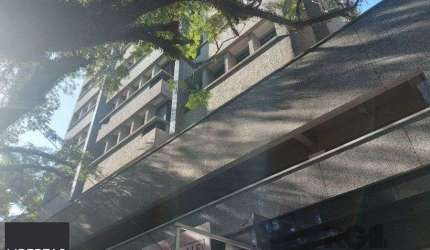 Impecável e bem localizada sala comercial, medindo 44,76 m², com 1 box coberto,