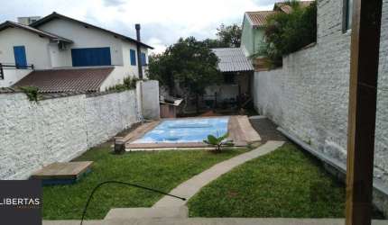 Casa para Venda - 350m², 4 dormitórios, sendo 2 suites, 2 vagas - Glória