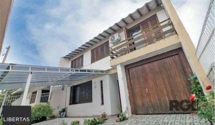 Casa de 285m² - 4 dormitórios, 4 vagas no bairro Bom Jesus