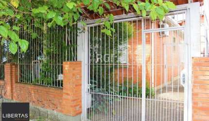 Casa para Venda - 208m², 3 dormitórios, 1 vaga - Partenon