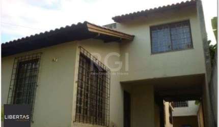Casa para Venda - 240m², 4 dormitórios, sendo 1 suites, 4 vagas - Nonoai