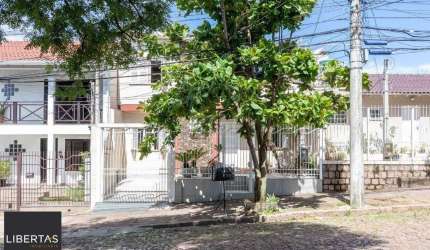 Sobrado para Venda - 150m², 3 dormitórios, sendo 1 suites, 1 vaga - Morro Santan