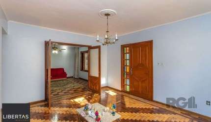 Casa 216m² - 4 dormitórios, 5 vagas no bairro Partenon