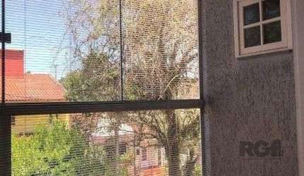 Vende-se casa estilo sobrad, no formado de 2 residencias independentes, 4 quarto