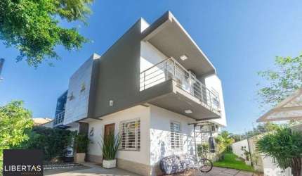 Ótima casa no bairro Espírito Santo, com 3 quartos, 1 suíte e pátio