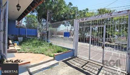 Casa de 3 dormitórios no bairro Partenon