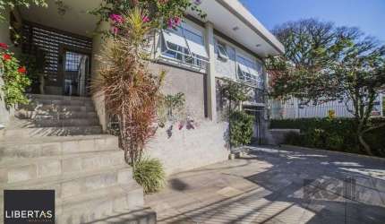 Casa de 4 dormitórios no bairro Glória