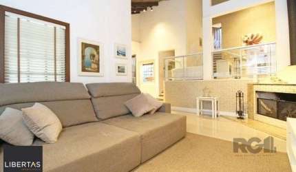 Casa 245m² - 3 dormitórios, 4 vagas no bairro Cavalhada