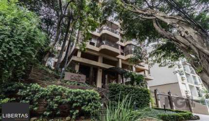 Apartamento de três quartos, suíte e duas vagas de garagem no bairro Mont Serrat