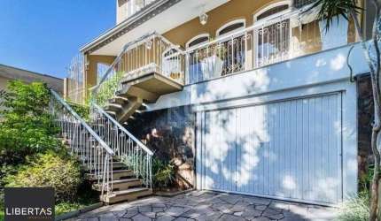 Excelente casa de 264m² com 4 dormitórios no bairro Menino Deus