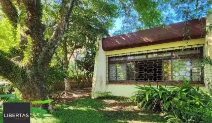 casa à venda no bairro Menino Deus em Porto Alegre. Com 160m² de área privativa