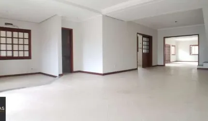 Casa para Venda - 378m², 4 dormitórios, sendo 3 suites, 7 vagas - Guarujá