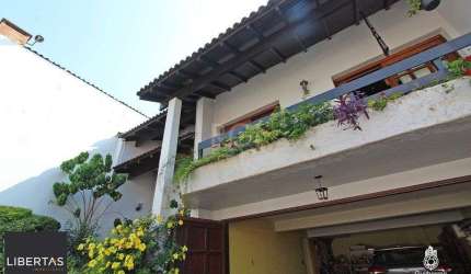 Casa para Venda - 326m², 3 dormitórios, sendo 3 suites, 4 vagas - Glória