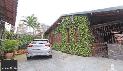 Casa para Venda - 381m², 3 dormitórios, sendo 1 suites, 4 vagas - Tristeza