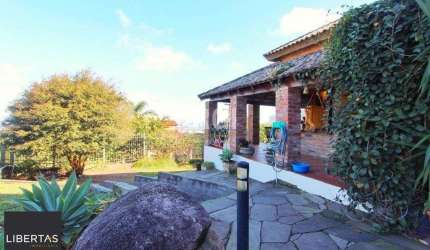 Casa para Venda - 269.06m², 4 dormitórios, sendo 2 suites, 5 vagas - Teresópolis