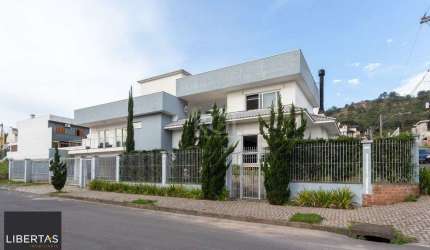 Casa para Venda - 377m², 4 dormitórios, sendo 3 suites, 3 vagas - Guarujá