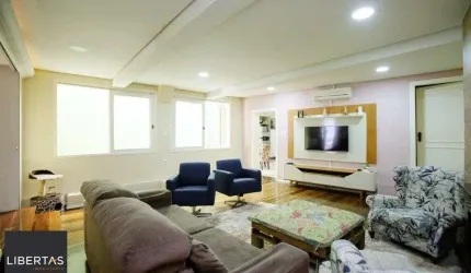 Excelente casa de 235m² com 4 dormitórios e 3 vagas no bairro Azenha.