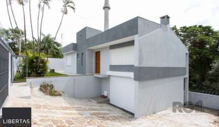 Casa | 3 quartos | 2 Suítes | 4 vagas cobertas | 260m2 Privativos | Bairro Santa