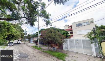 Casa com 4 quartos (02 suítes), 02 vagas cobertas no Bairro Ipanema