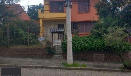 Casa para Venda - 220m², 3 dormitórios, 4 vagas - Teresópolis